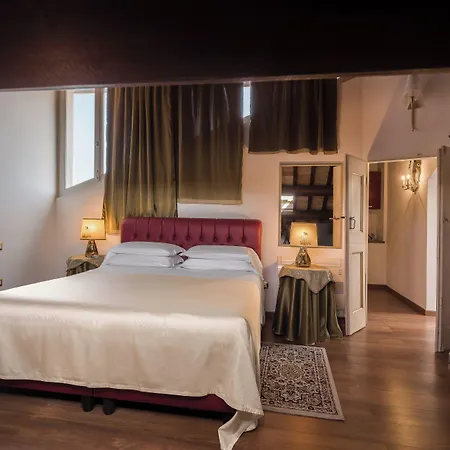 Palazzo Rotati 3* Фано